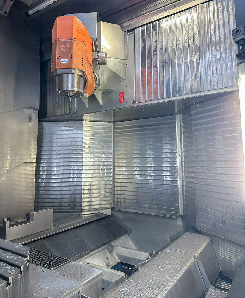 Reiden RX14 — view into the working area with spindle and tool holder