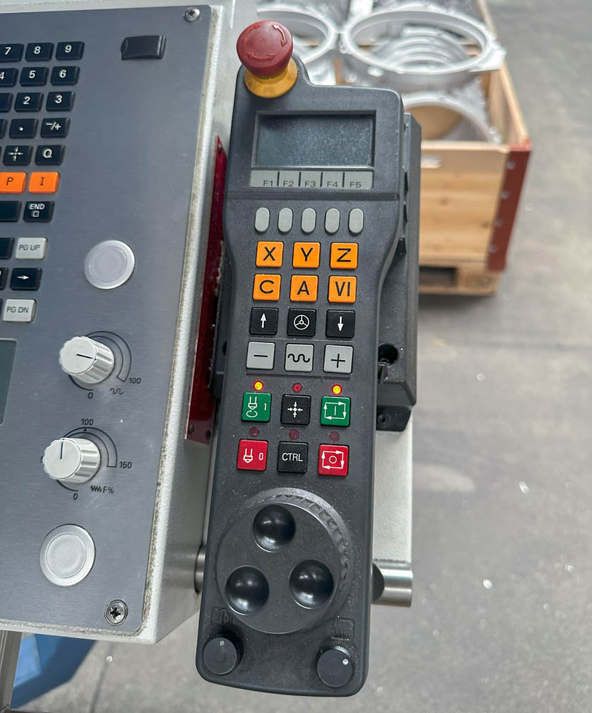 Reiden RX14 with a Heidenhain HR handwheel pendant on the machining center