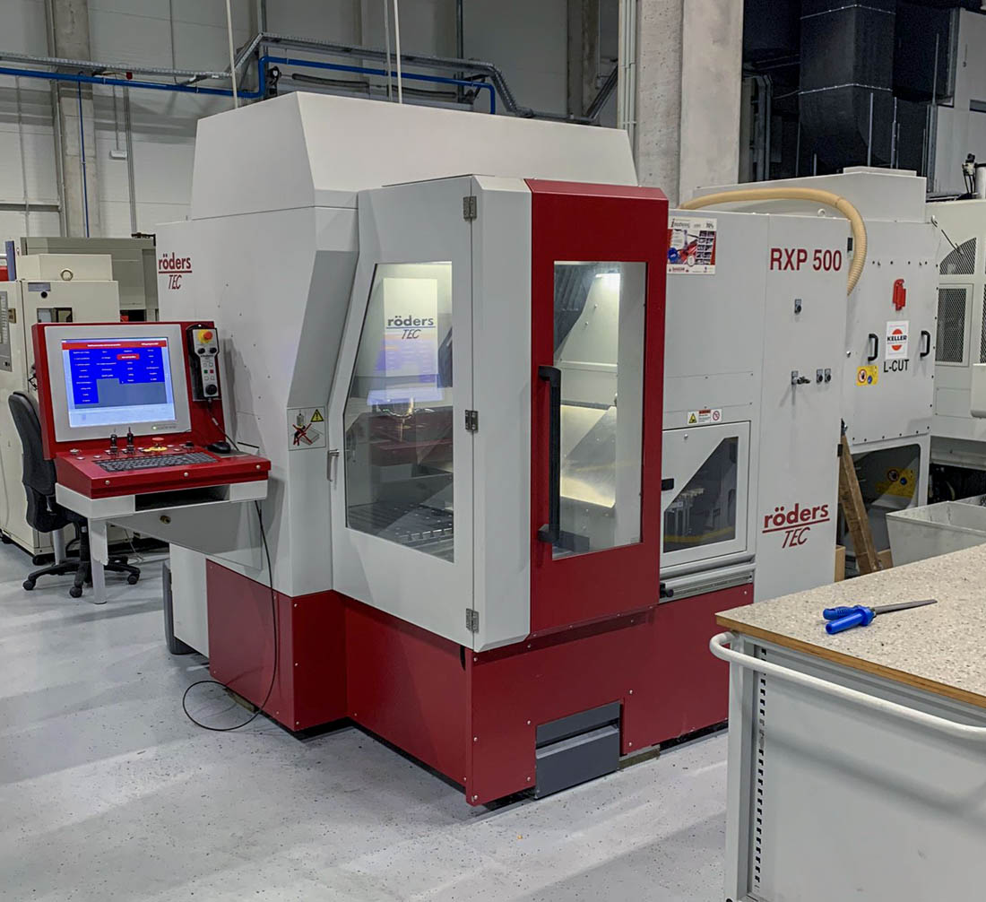 Röders RXP500 — precision milling machine from tool and mold making