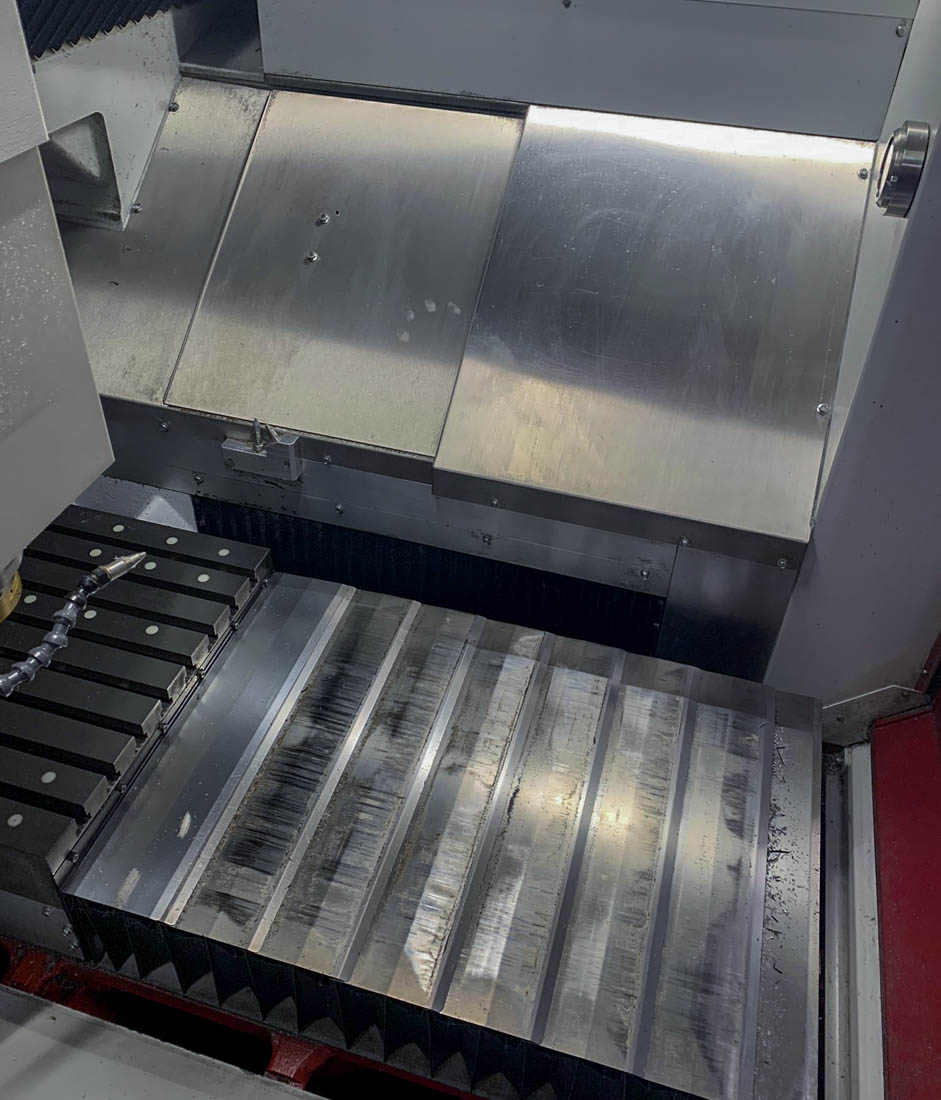 Röders RXP500 — detail of machine bed and mounting surface
